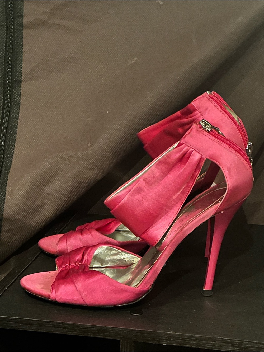 Women's Guess  Hot Pink Satin High Heel Sandals with Ankle Zip size 9